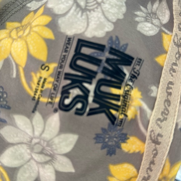 Muk Luk Floral Sleeveless Top - Picture 2 of 4